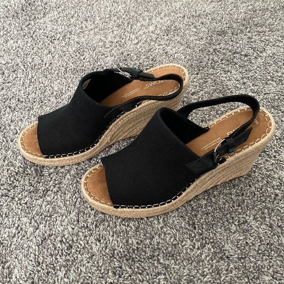Toms Shoes - NWOT TOMS Open Toe Wedge Sandle In Black NEW Size 9.5